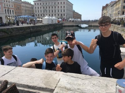Brezmejna slovenščina – izlet devetošolcev v Trst  slika 18