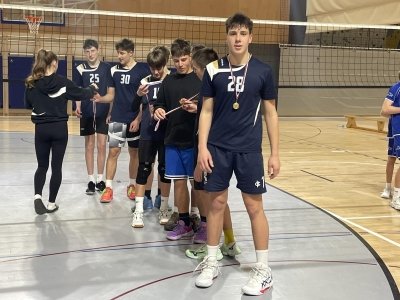 Prvo in tretje mesto na šolske področnem tekmovanju v odbojki  slika 6