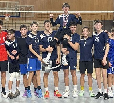 Prvo in tretje mesto na šolske področnem tekmovanju v odbojki  slika 5