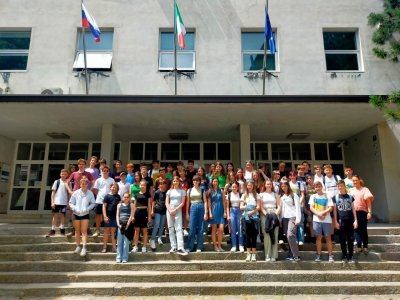 Brezmejna slovenščina – izlet devetošolcev v Trst  slika 1