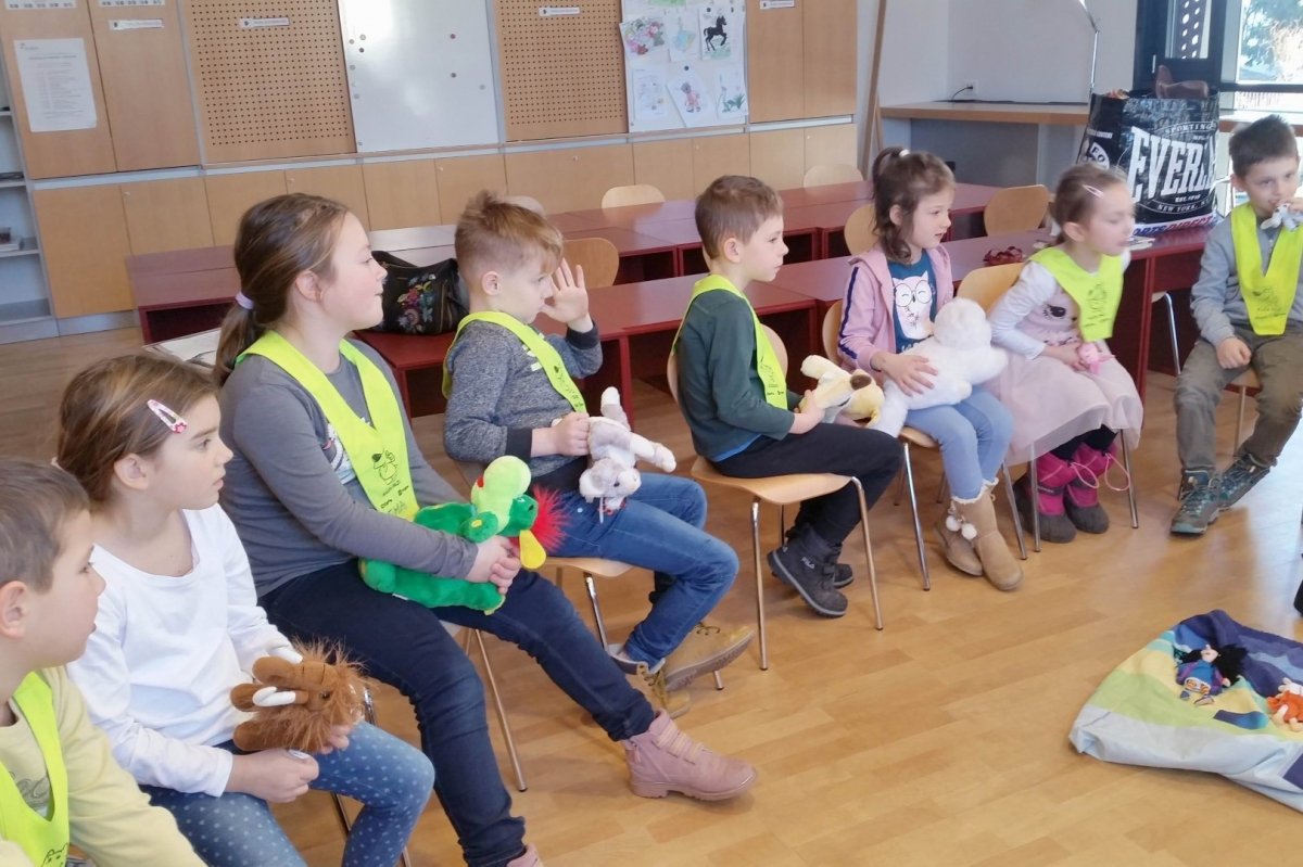 1. b in knjižni junaki