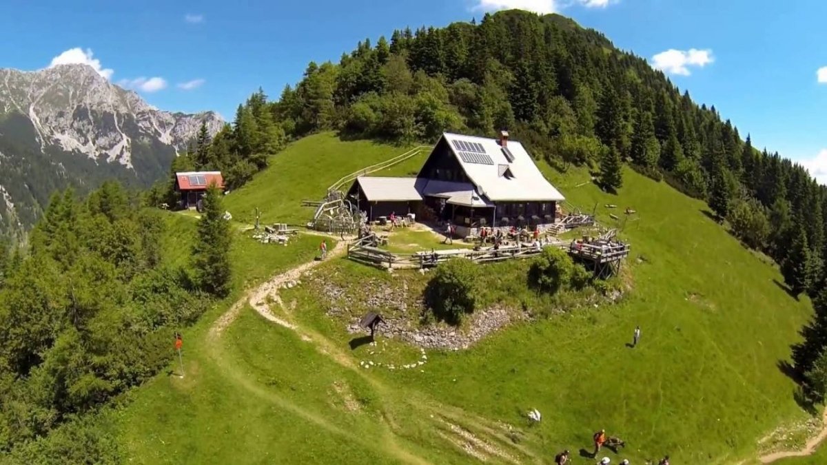 Športni dan za 9. razred: pohod na Roblek